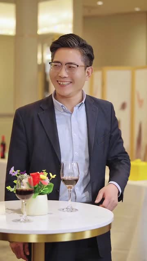 被偷听心声全城美女爱上我 （82集）看到了大结局