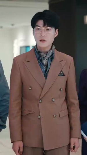 女老板的复仇（33集）短剧精彩片段