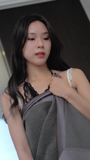 千金小姐她不装穷了（80集）第一集