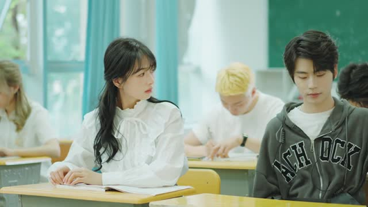 穿书之重生boss爱上我 初夏&一航每天短剧分享