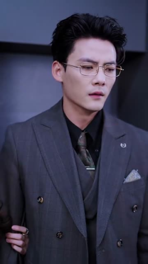 她似星星，光芒万丈（75集）精彩热门短剧