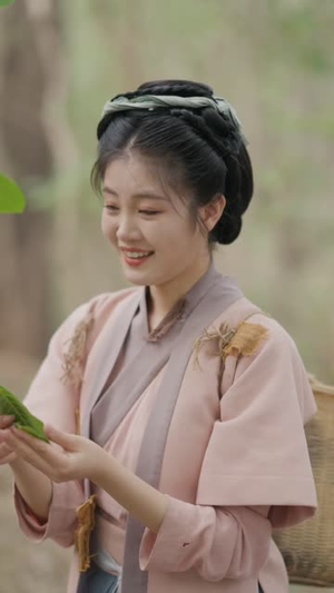 灾荒年小农女有满仓鱼肉 (95集) 古装热门短剧