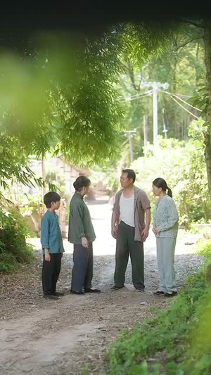 灾荒年代全家靠我心声逆袭 (81集) 在线观看