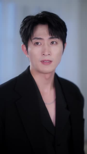 鸢尾盛开时恋她成瘾（20集）不用花钱看全剧