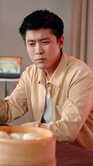 乡村小农民我靠系统发家致富 (100集) 男主角是谁