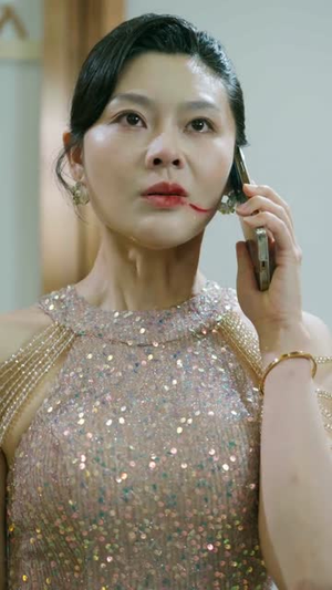 被偷听心声后，全家追着老妈宠 (55集) 热播短剧推荐