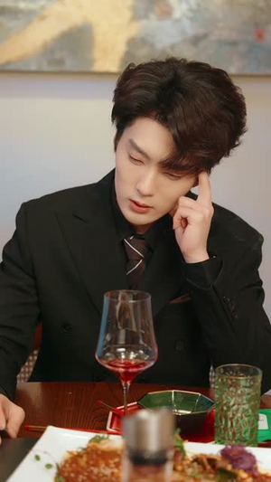 她自万丈荣光（75集）免费在线看