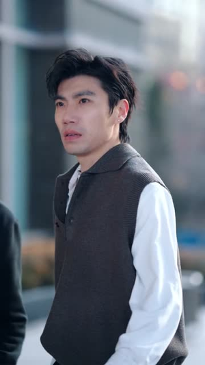 顾少在京大,校花排队求同桌(90集) 顾少在京大,校花排队求同桌(90集)直接追到结尾