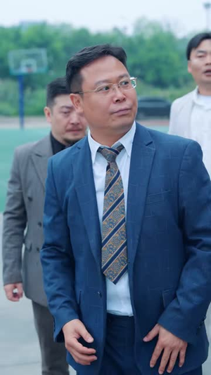 请假三年,我要回家娶老婆(69集) 请假三年,我要回家娶老婆(69集)分享好看短剧